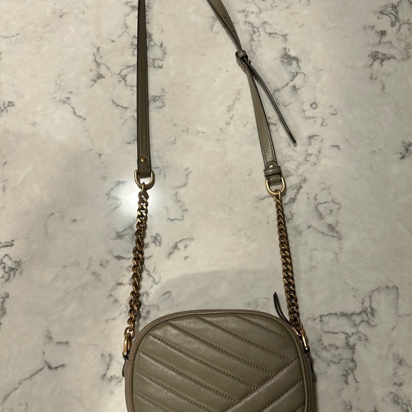 Tory Burch Small Kira Chevron Camera Bag - Picture 5 of 10